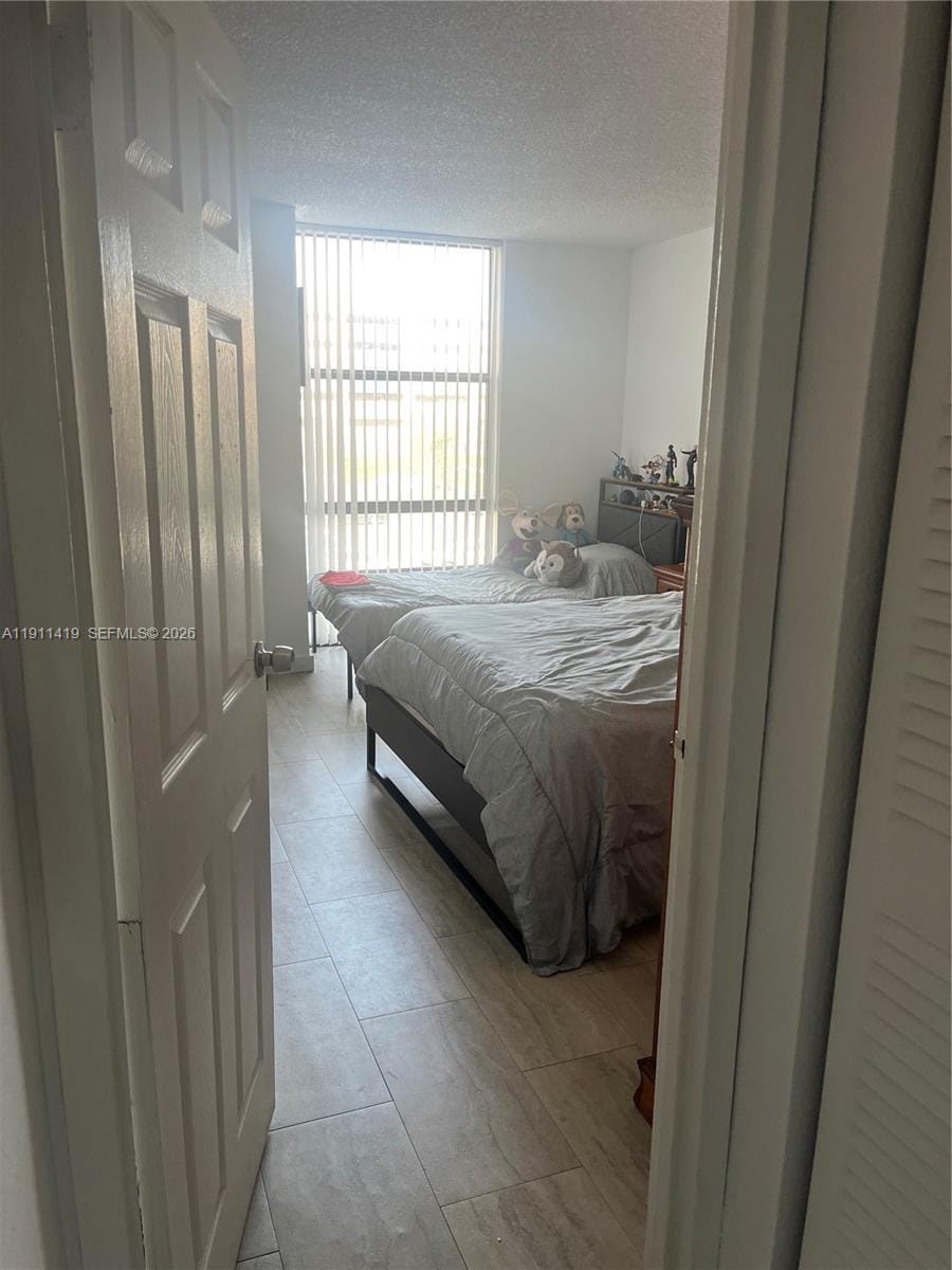 1825 W 44th Place 309 — photo 4