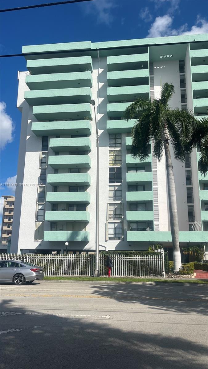1825 W 44th Place 309, Hialeah, FL 33012, Hialeah