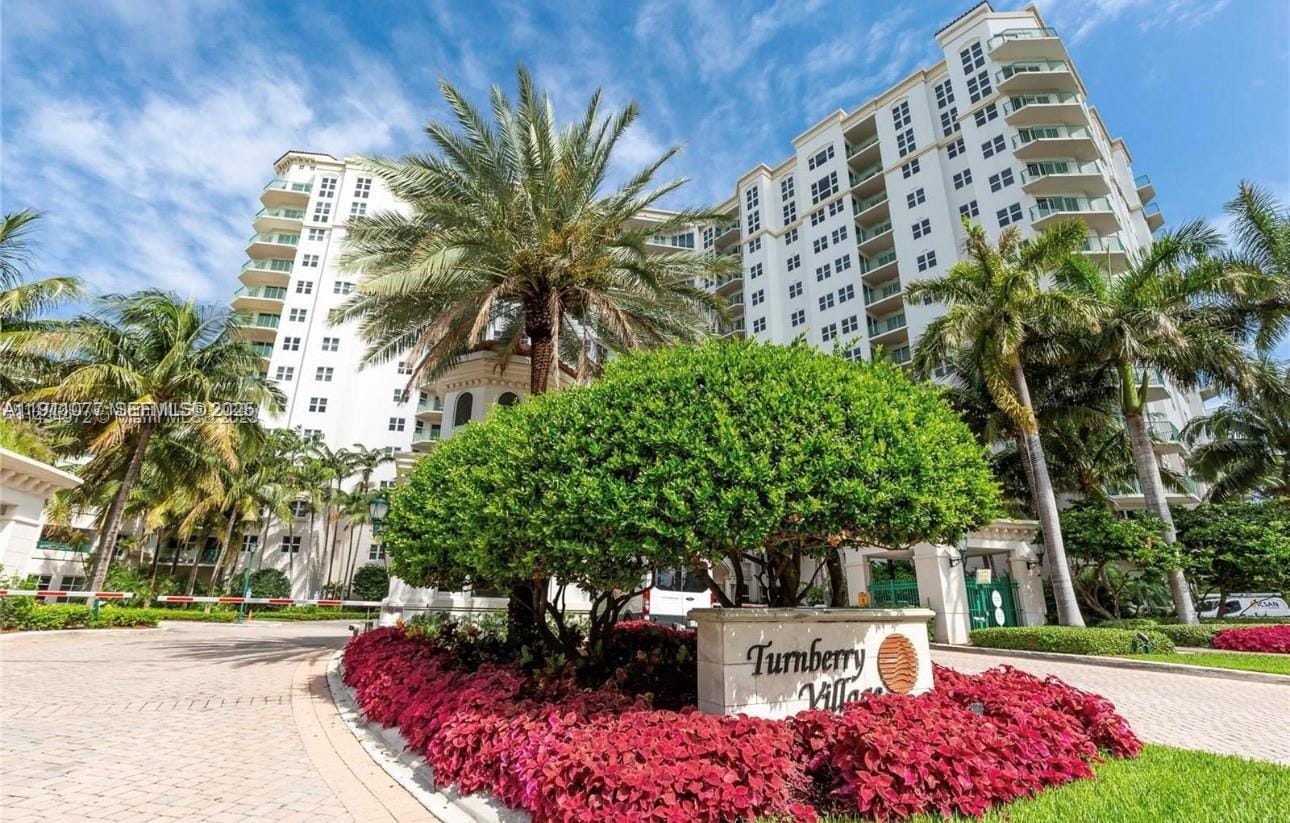 19900 E Country Club Drive 614, Aventura, FL 33180 - photo 1 of 26