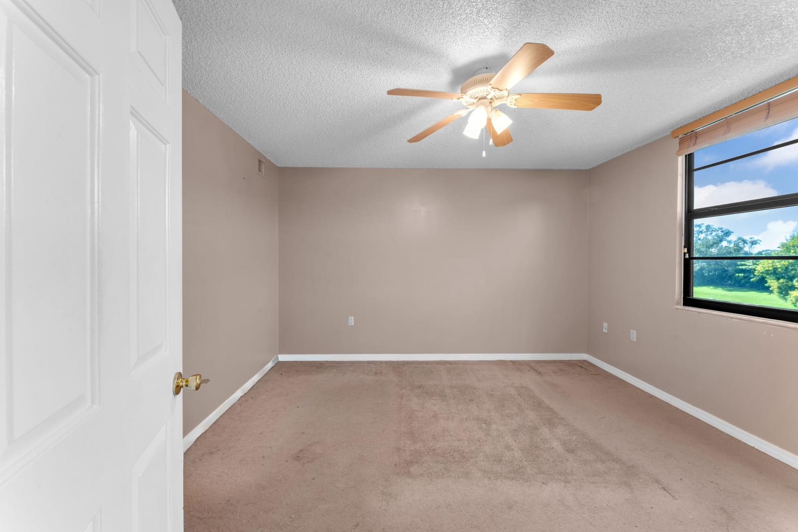 3540 Whitehall Drive 203, West Palm Beach, FL 33401 photo 11