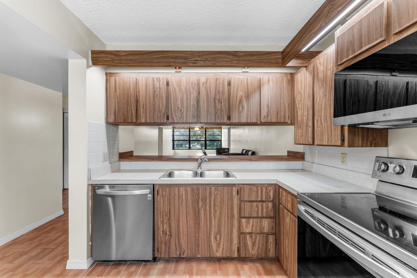 3540 Whitehall Drive 203, West Palm Beach, FL 33401 photo 5