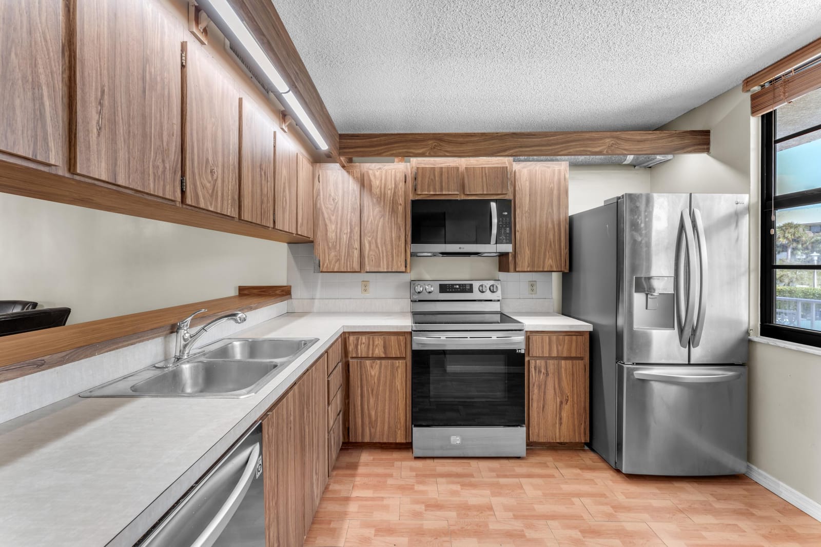 3540 Whitehall Drive 203, West Palm Beach, FL 33401