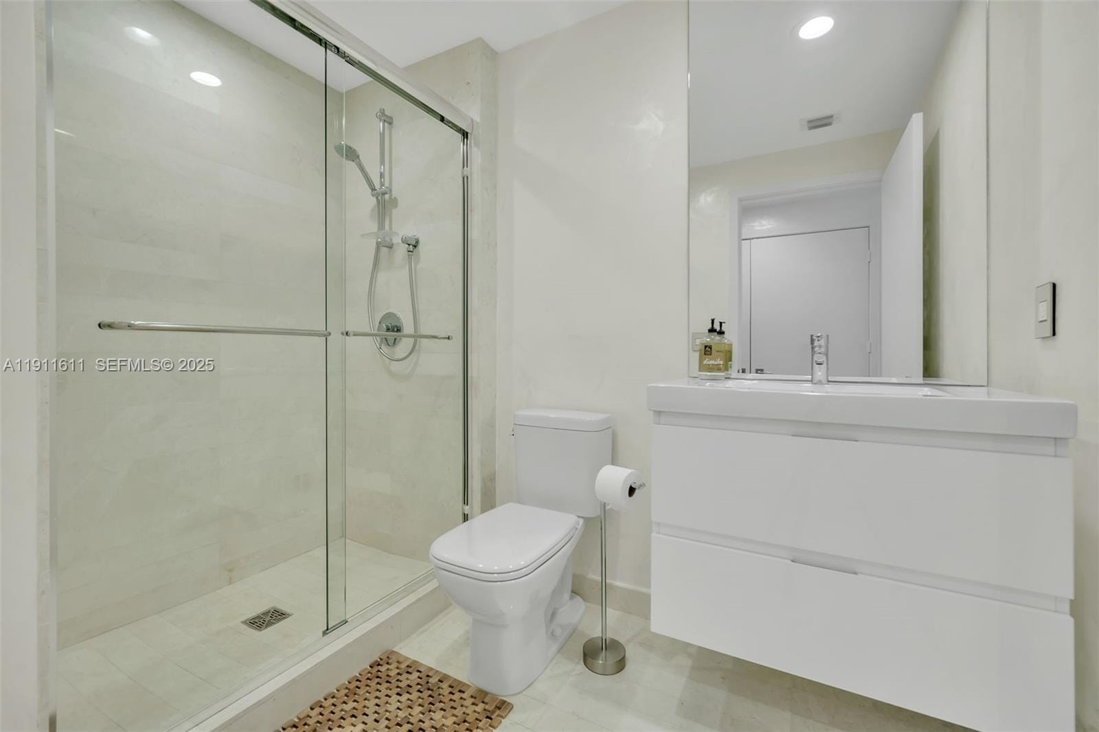 17301 Biscayne Boulevard 910, North Miami Beach, FL 33160 photo 21