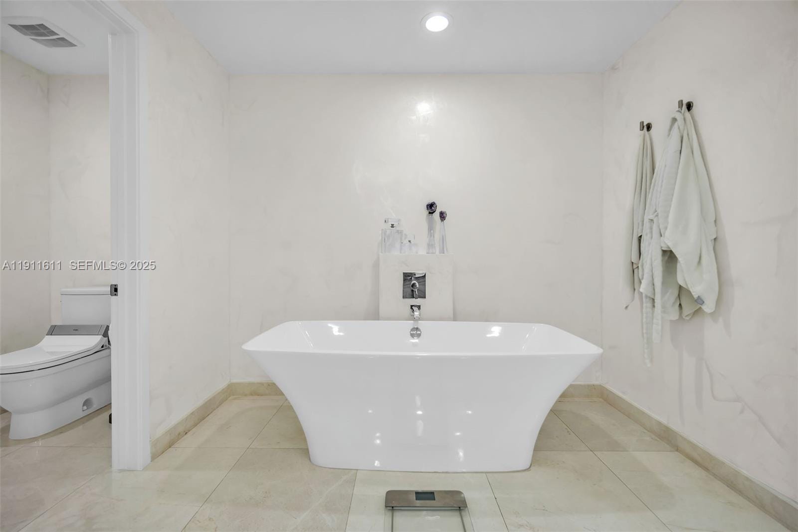 17301 Biscayne Boulevard 910, North Miami Beach, FL 33160 photo 30