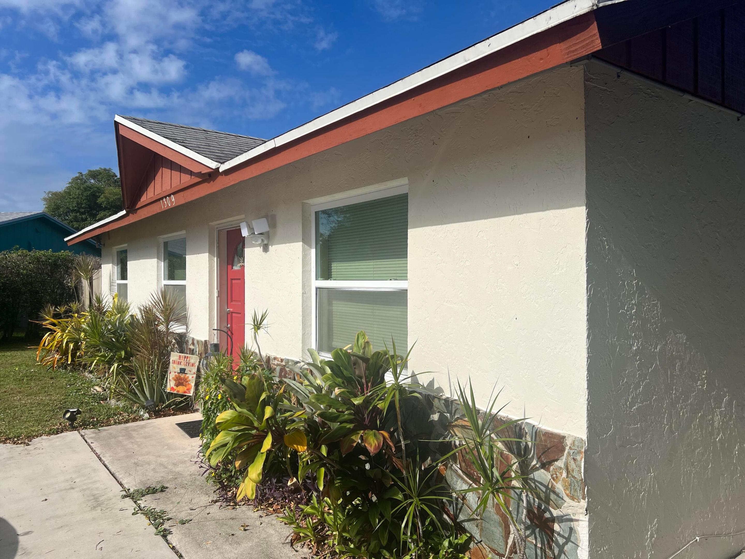 1309 W Frangipani Circle, Lantana, FL 33462, Lantana