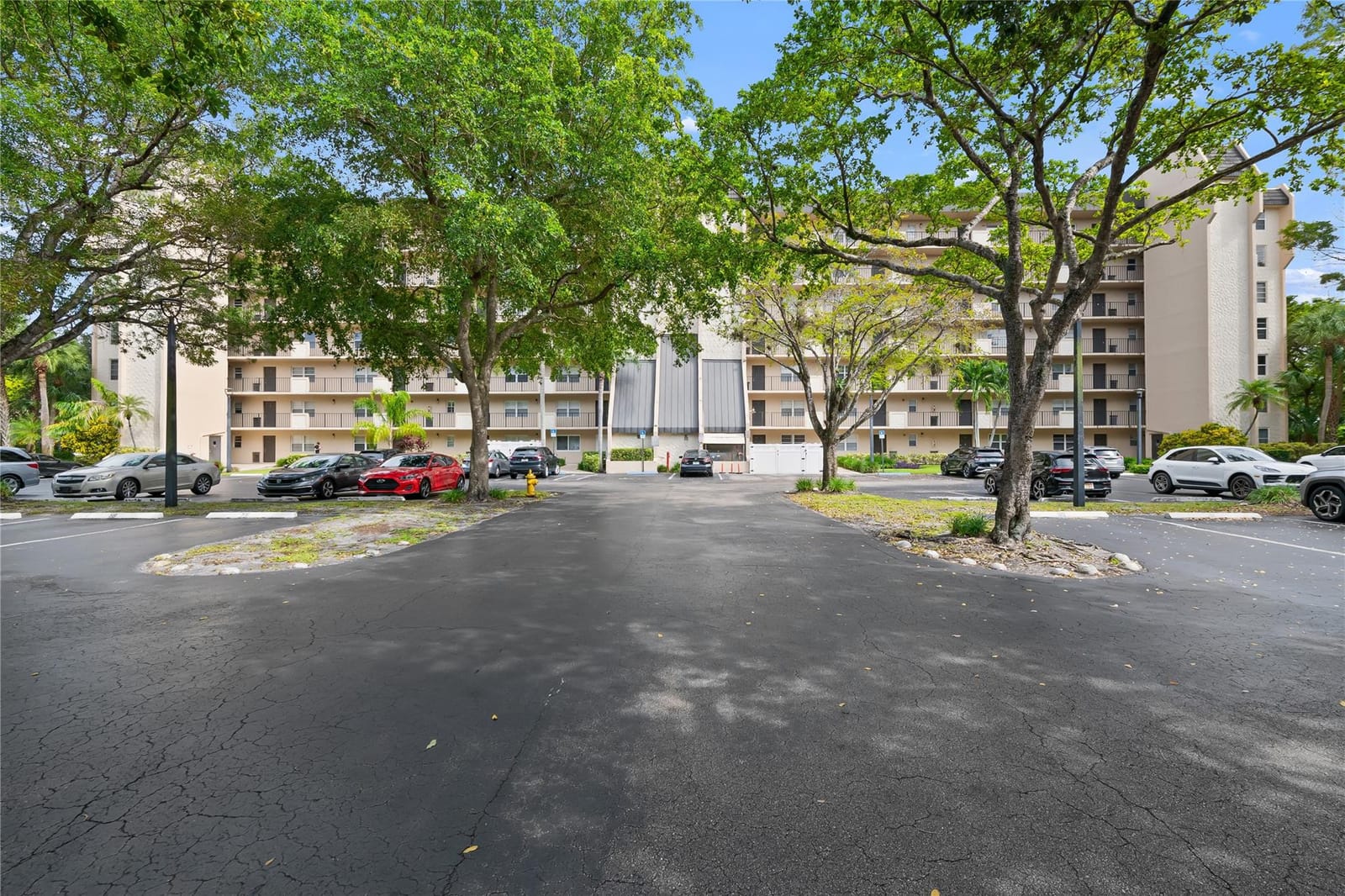3300 W Rolling Hills Circle 610, Davie, FL 33328 photo 16