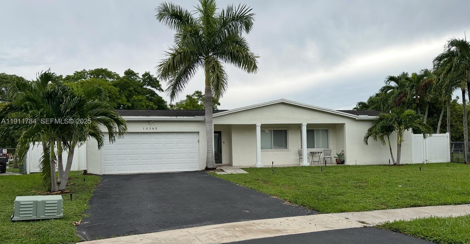 10563 NW 4th Street, Plantation, FL 33324