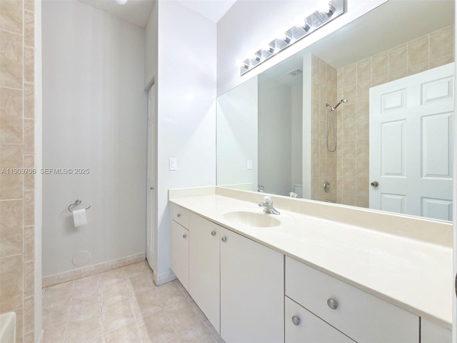2610 NE 3rd Drive 203 — photo 9