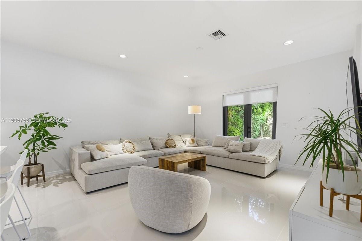 617 NE 191st Street, Miami, FL 33179 photo 8