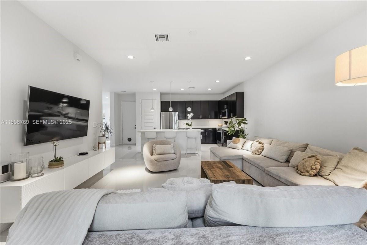 617 NE 191st Street, Miami, FL 33179 photo 3
