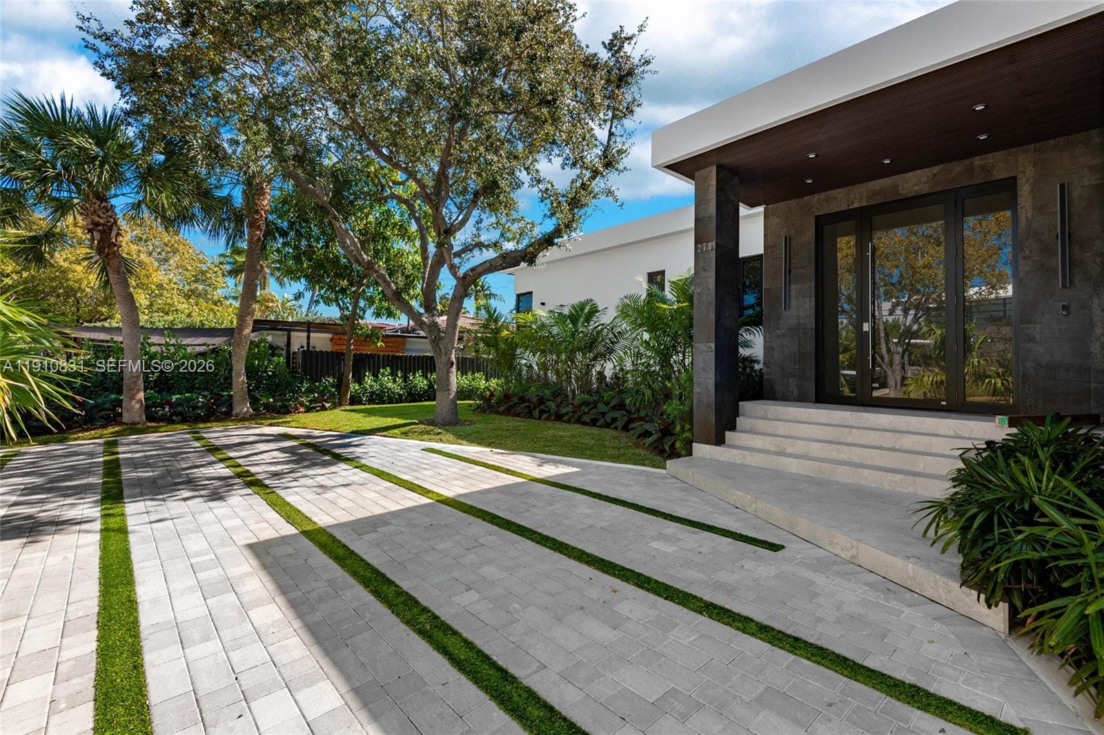 270 N Shore Drive — photo 3