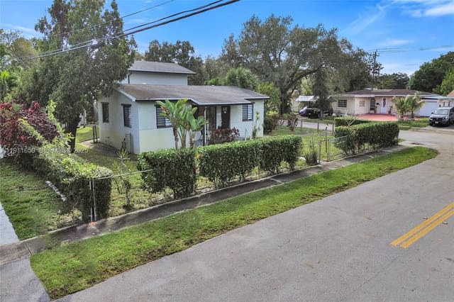 6470 Mcclellan Street, Hollywood, FL 33024
