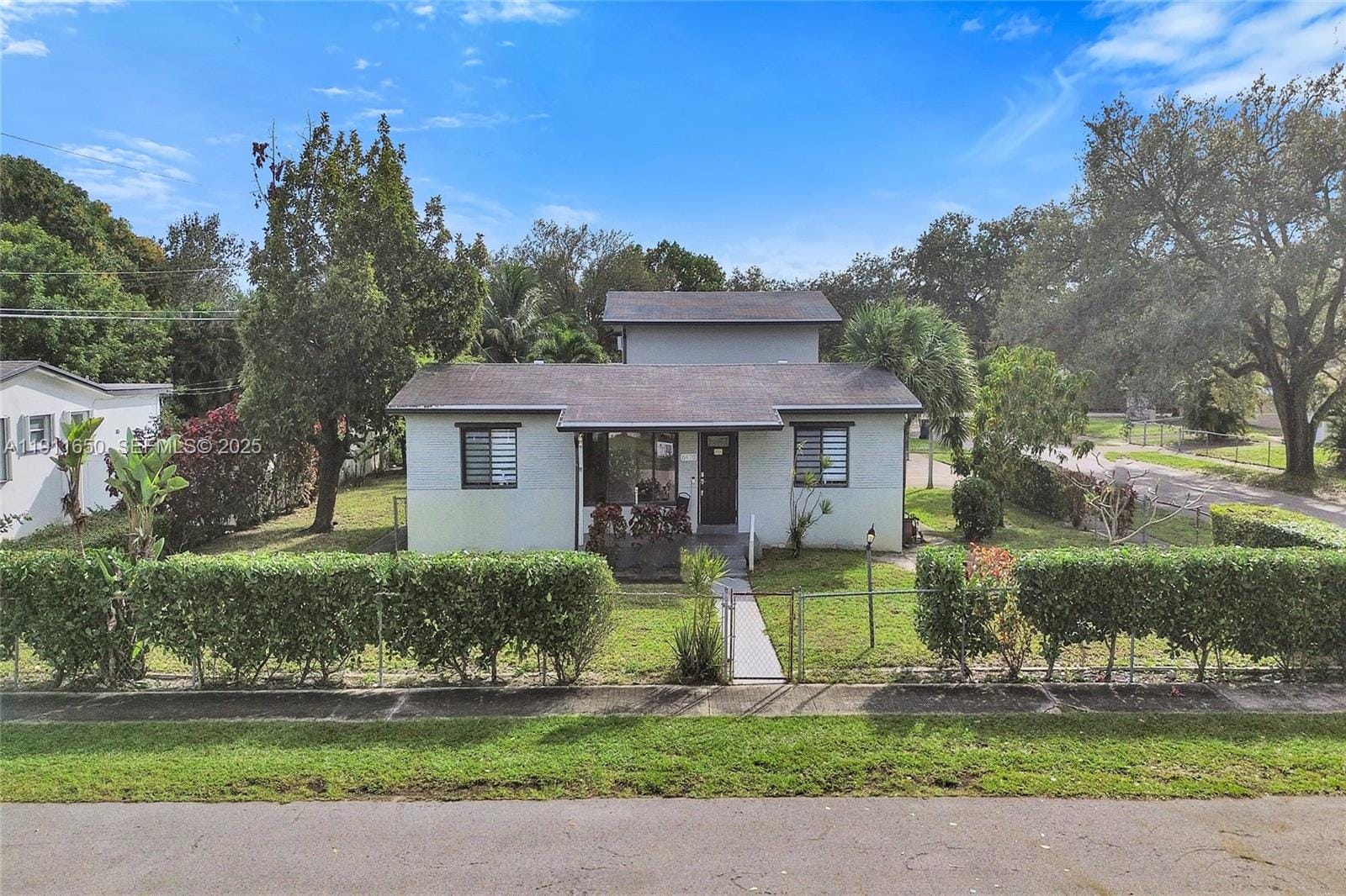 6470 Mcclellan Street, Hollywood, FL 33024 photo 2