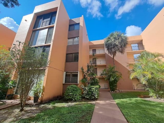 9410 W Flagler Street 208, sold in Versialles Gardens Ii Con, Miami, FL