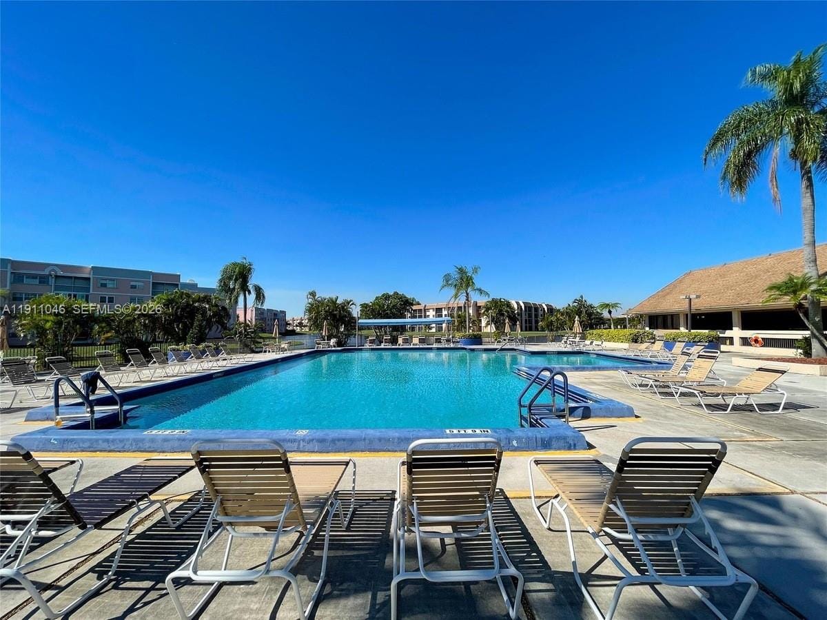 10442 Sunrise Lakes Boulevard 203, Sunrise, FL 33322 photo 20