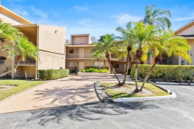 7582 NW 86th Terrace 103, sold in Woodmont Apt Homes 67a, Tamarac, FL