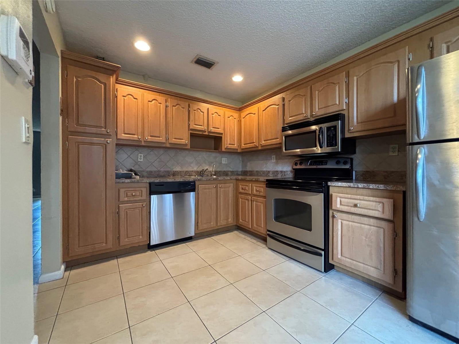 1327 Hampton Boulevard 1327 — photo 3
