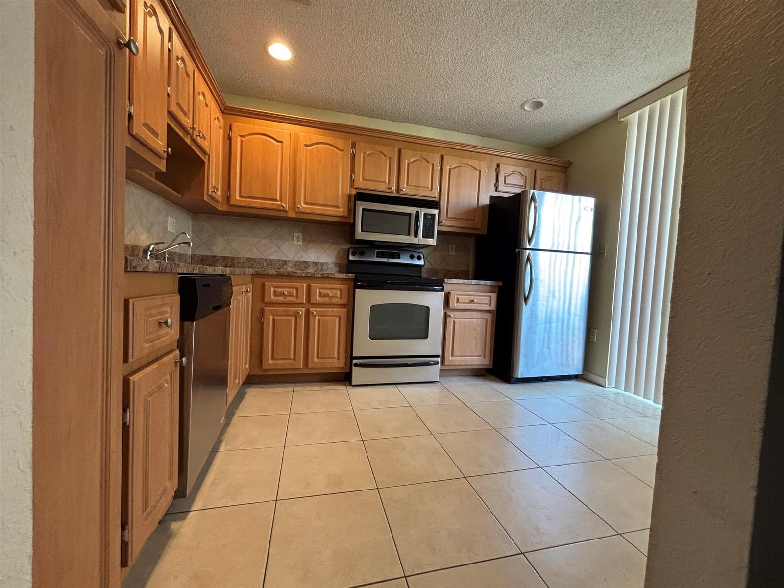 1327 Hampton Boulevard 1327 — photo 4