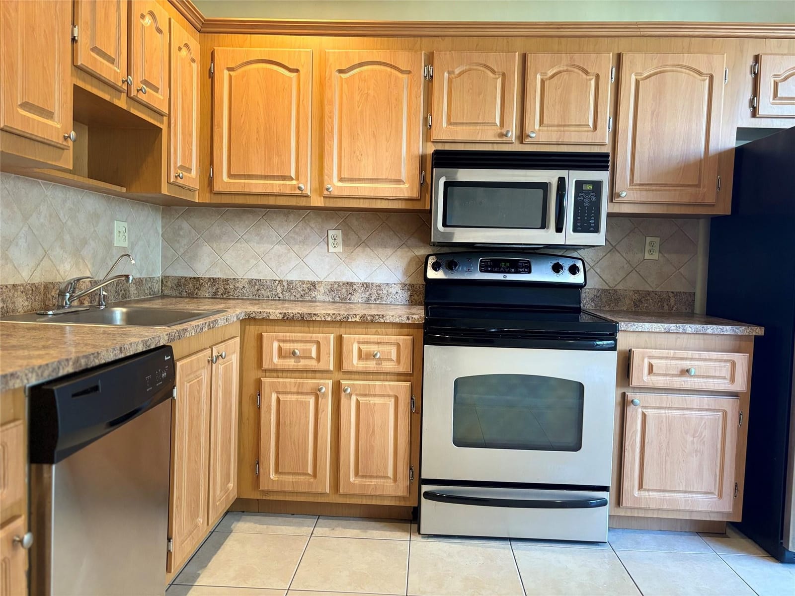 1327 Hampton Boulevard 1327 — photo 5