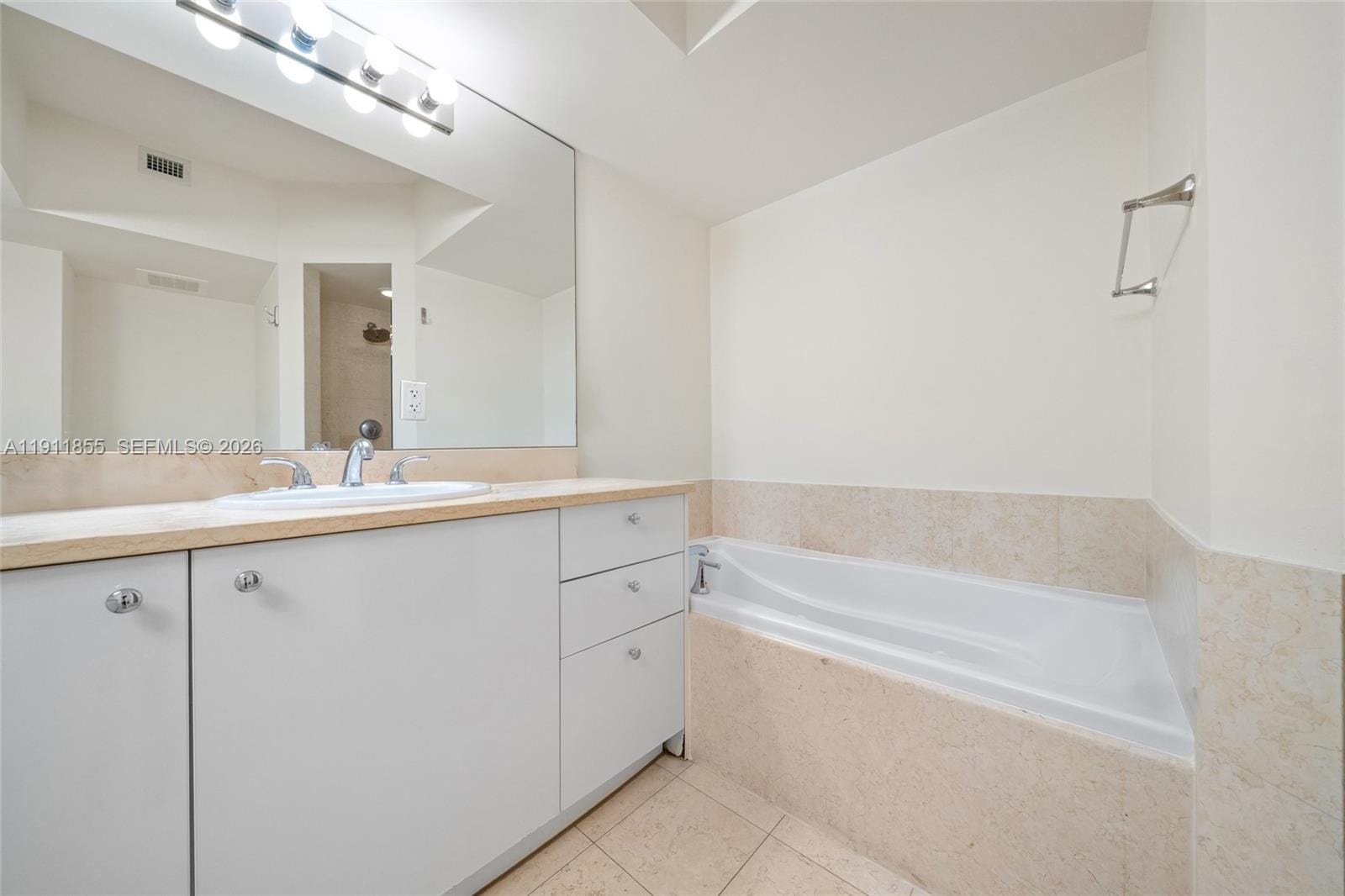 19900 E Country Club Drive 816, Aventura, FL 33180 photo 19