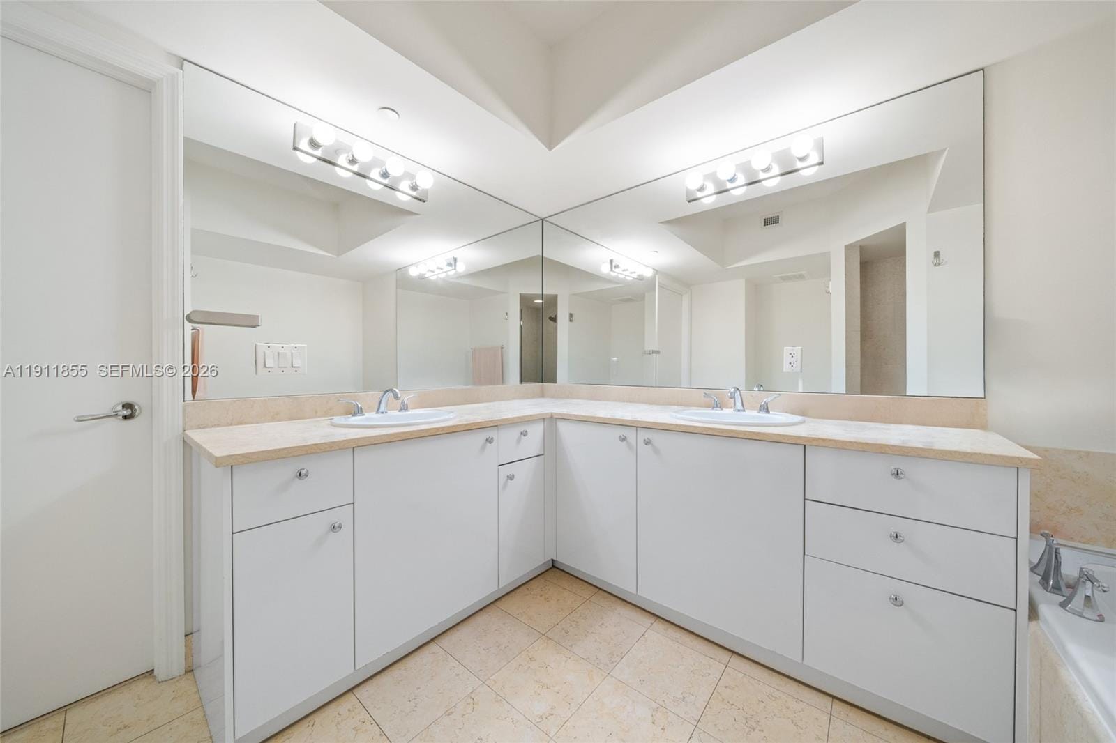 19900 E Country Club Drive 816, Aventura, FL 33180 photo 20