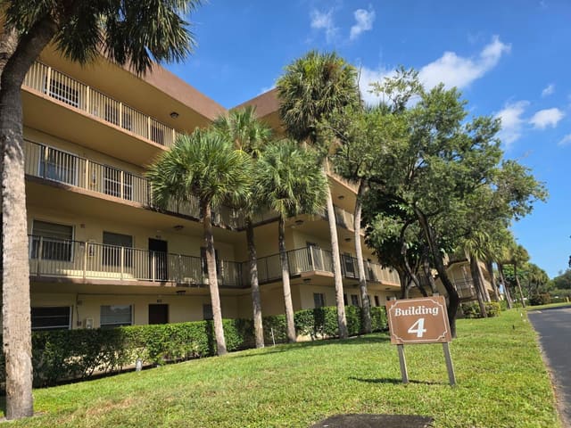 3101 NW 47th Terrace 121, sold in Cypress Chase North No 2, Lauderdale Lakes, FL