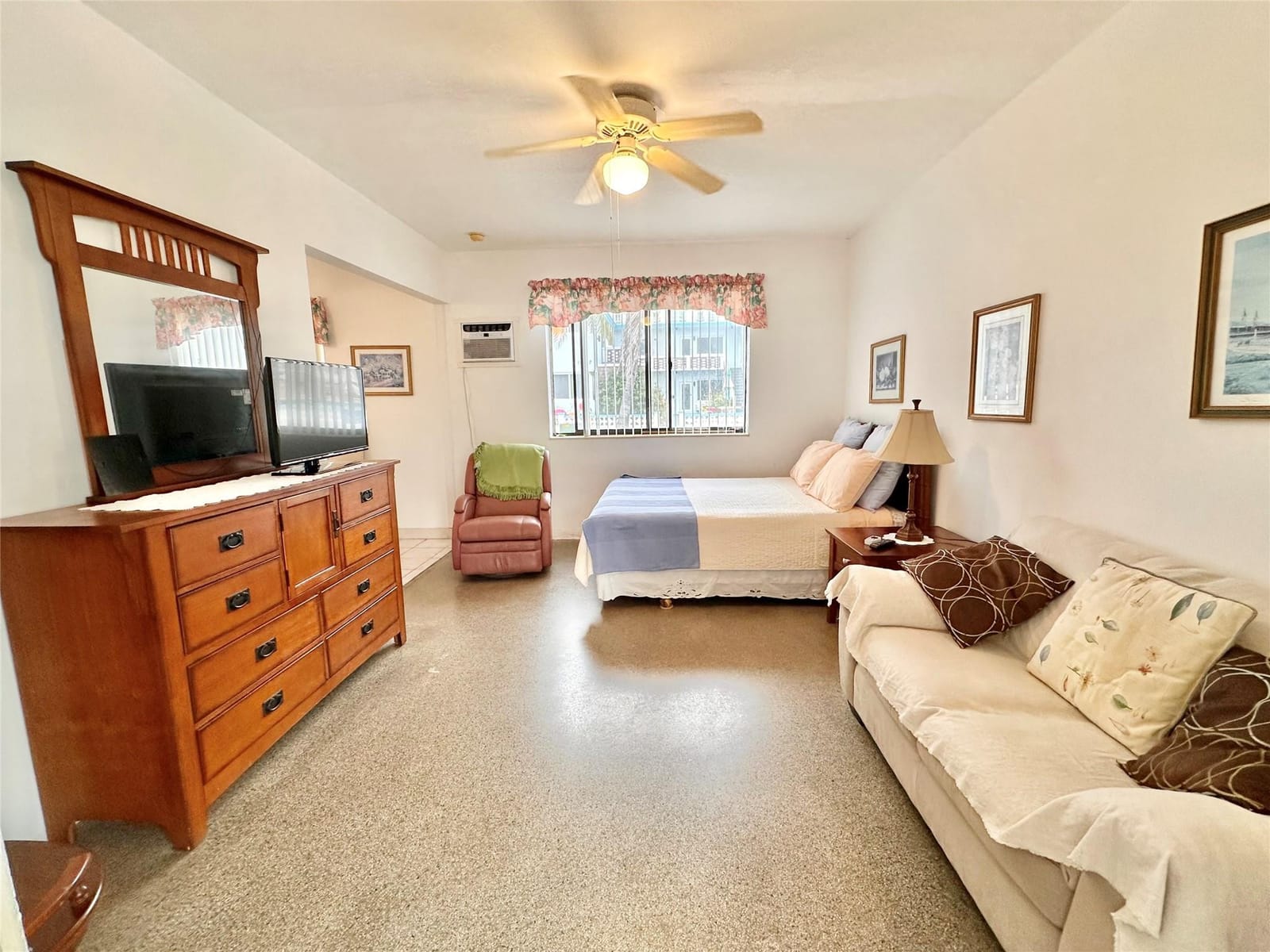 2212 N Surf Road — photo 12