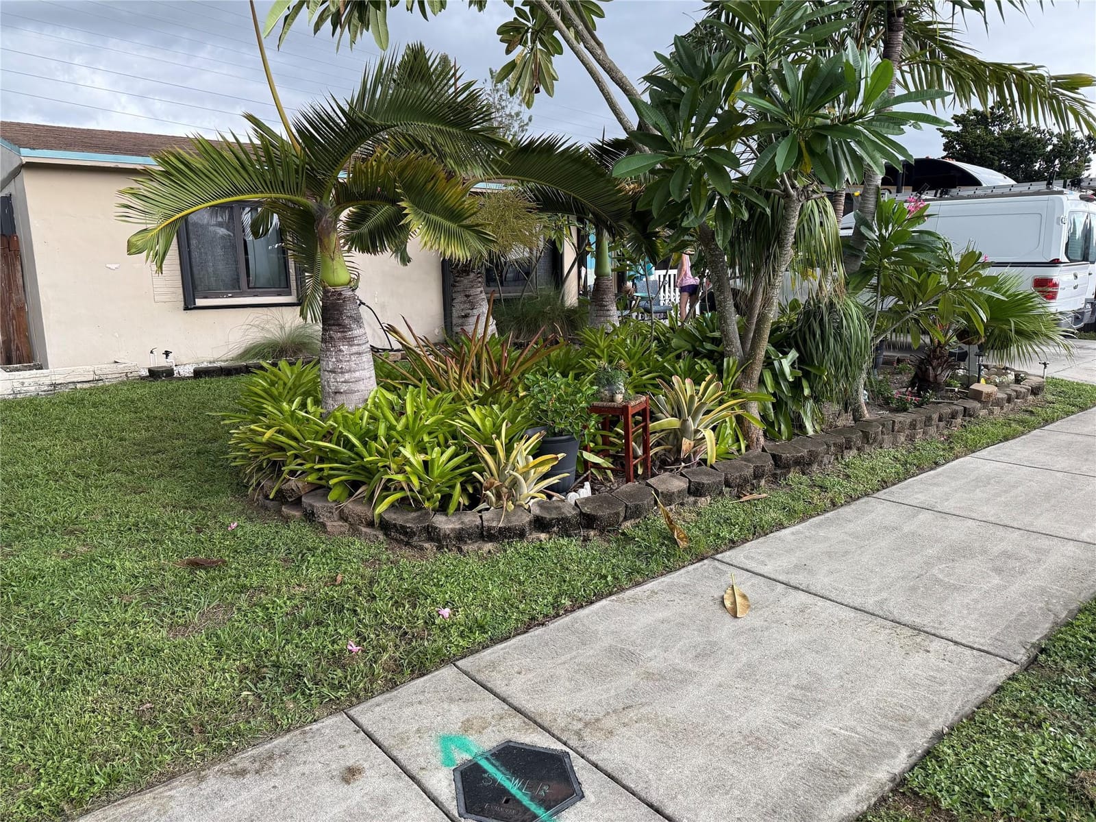 1821 SW 50th Avenue — photo 2