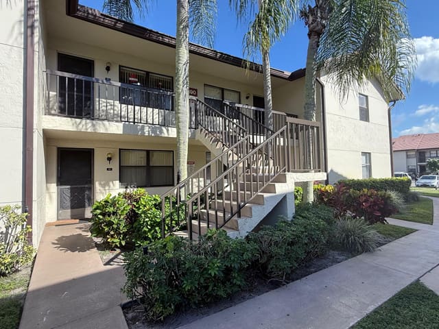 7690 Tahiti Lane 202, Lake Worth, FL 33467