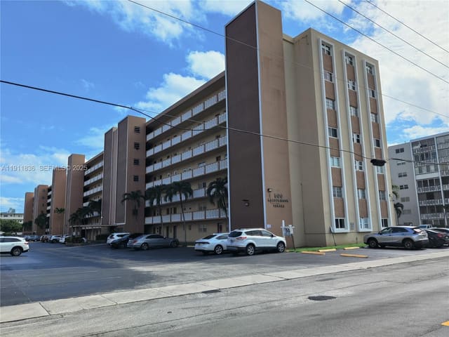 500 NE 12th Avenue 102, sold in Meadowbrook Condo Apts Bl, Hallandale Beach, FL