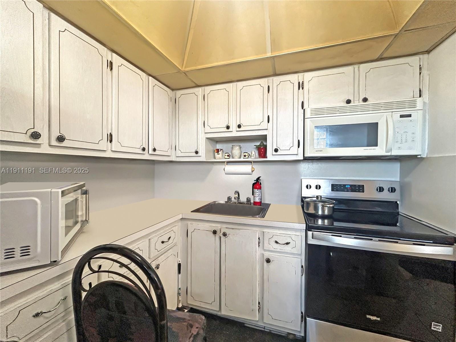 2112 NE 1st Way 203 — photo 4