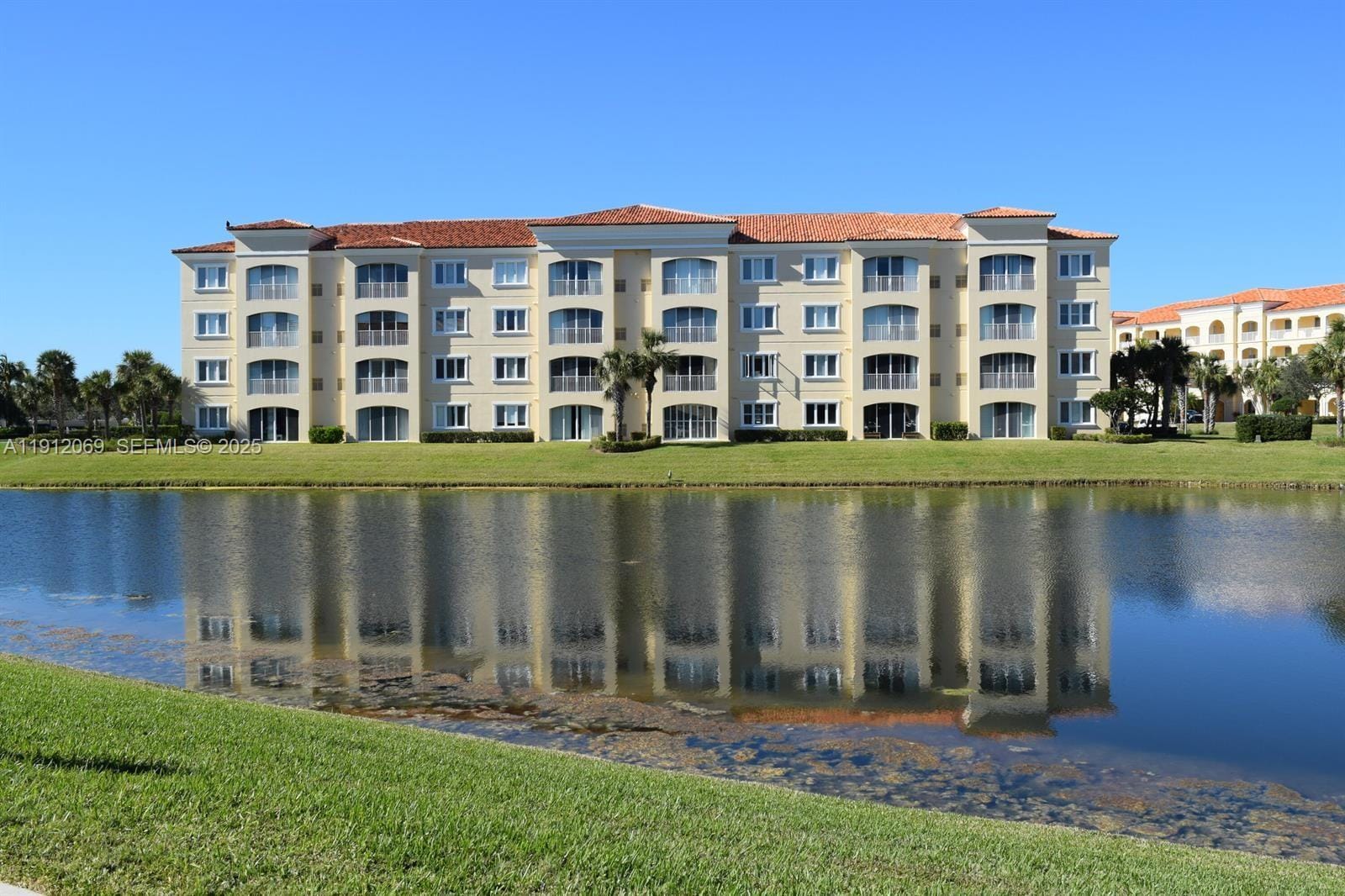 37 E Harbour Isle E Drive 206, Fort Pierce, FL 34949 photo 1