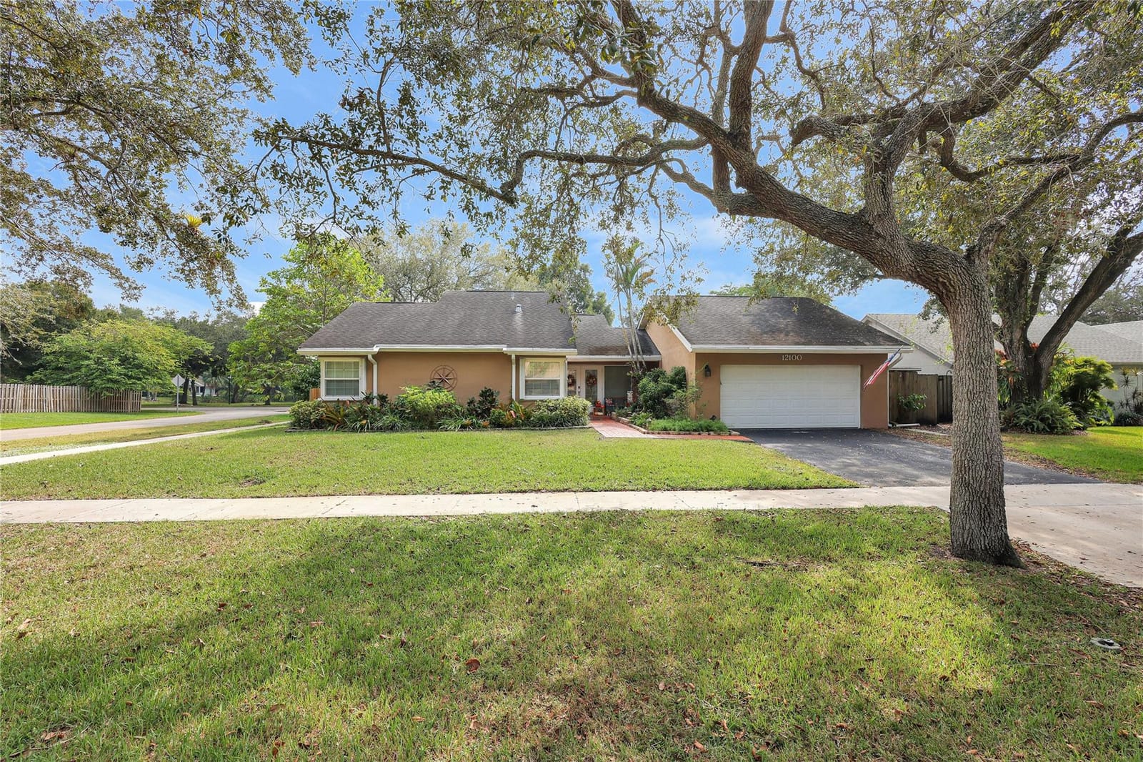 12100 Landing Way, Hollywood, FL 33026 photo 28