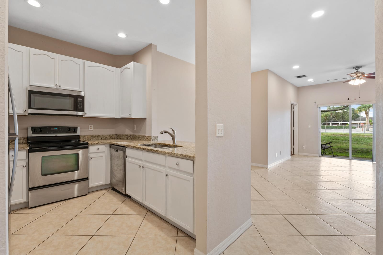 3013 Grandiflora Drive, Greenacres, FL 33467 photo 5