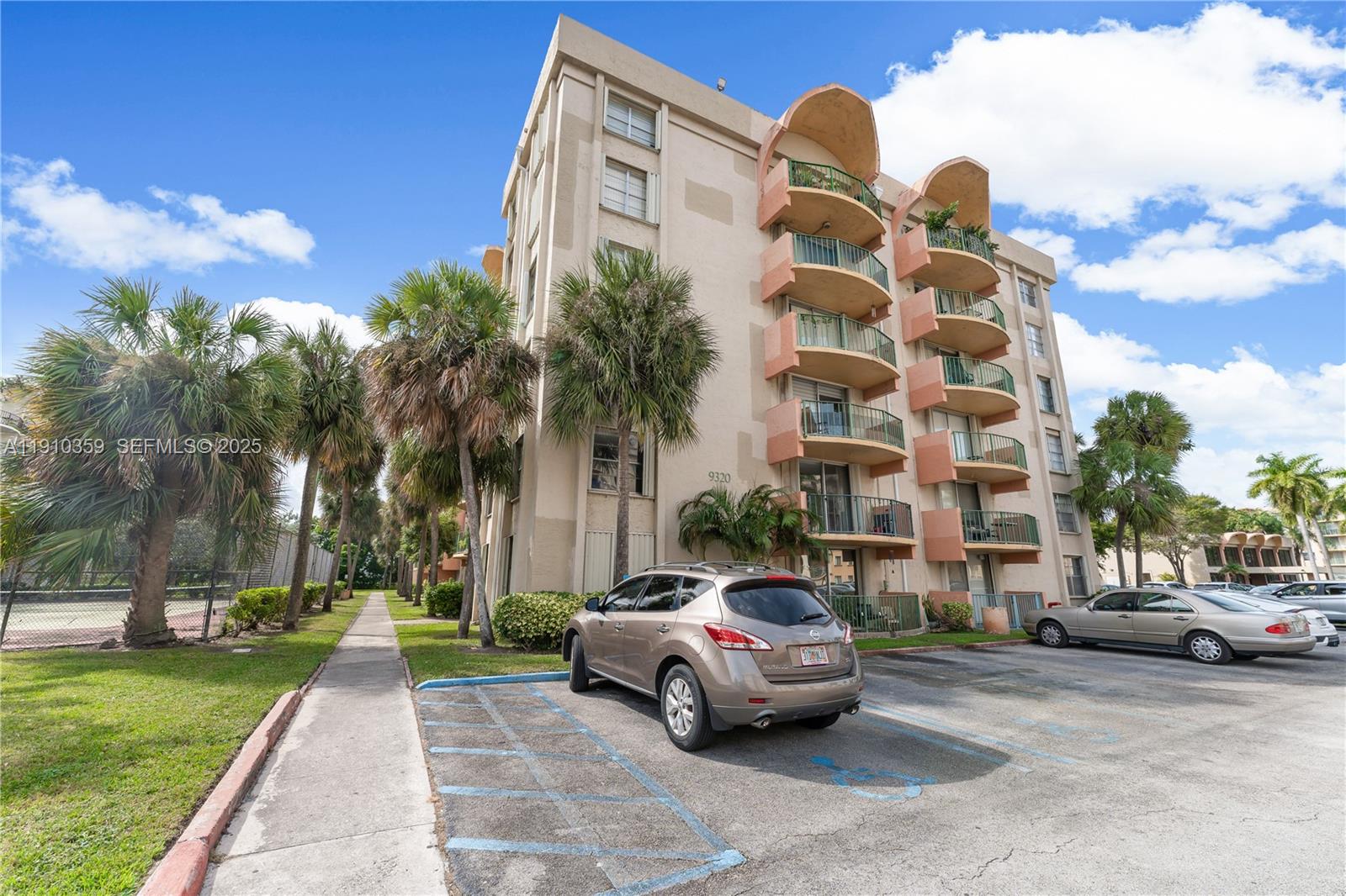 9320 Fountainebleau Boulevard 215, Miami, FL 33172