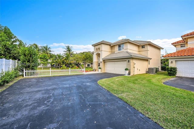 2726 NW 68th Avenue, Margate, FL 33063