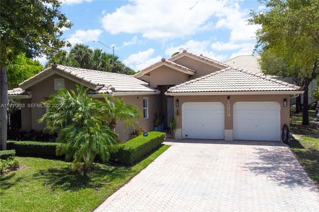 10989 NW 73rd Terrace, sold in Doral Isles St Croix, Doral, FL