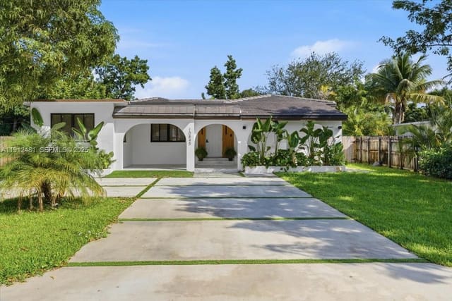 10845 Peachtree Drive, Miami, FL 33161