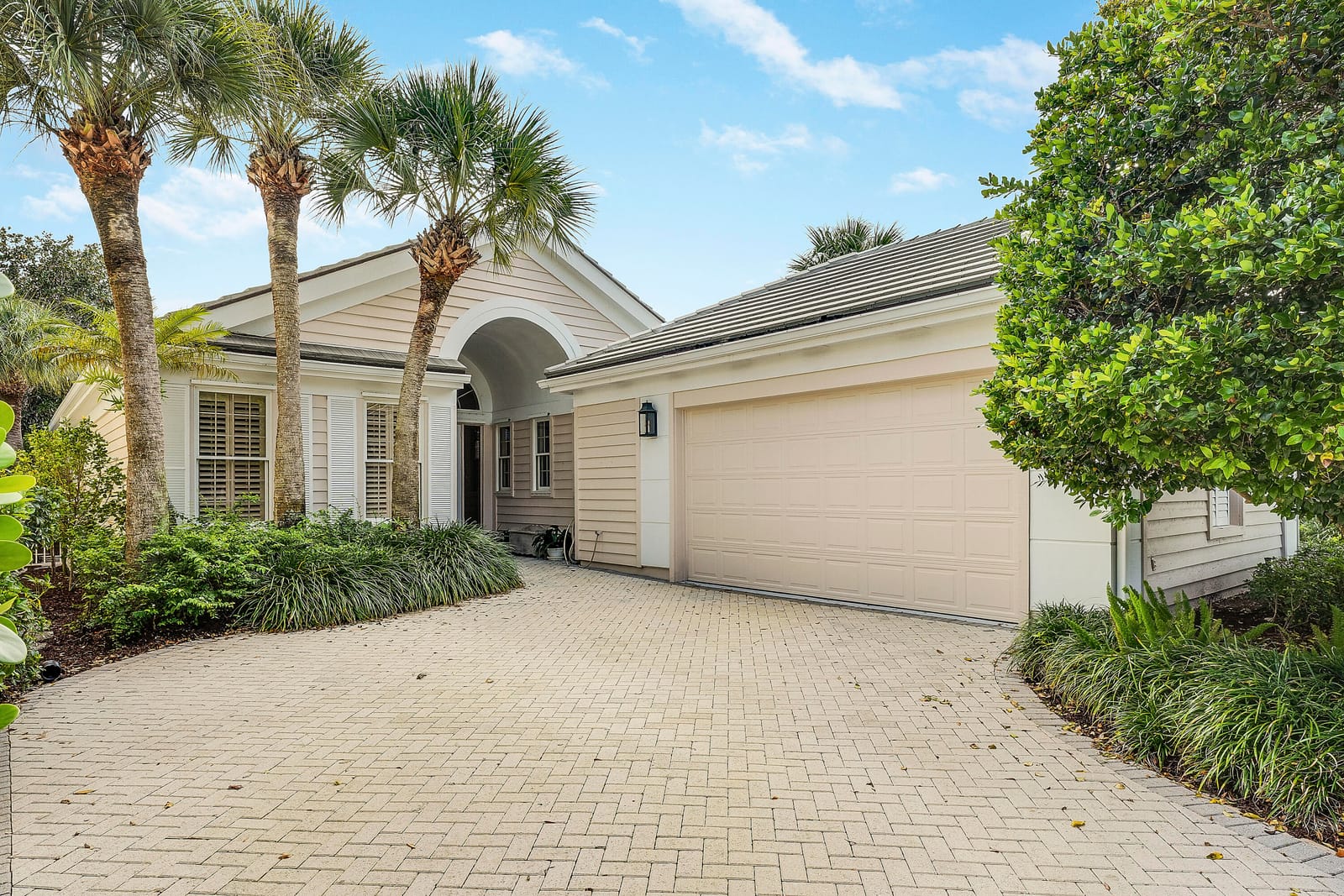 7164 SE Greenview Place, Hobe Sound, FL 33455