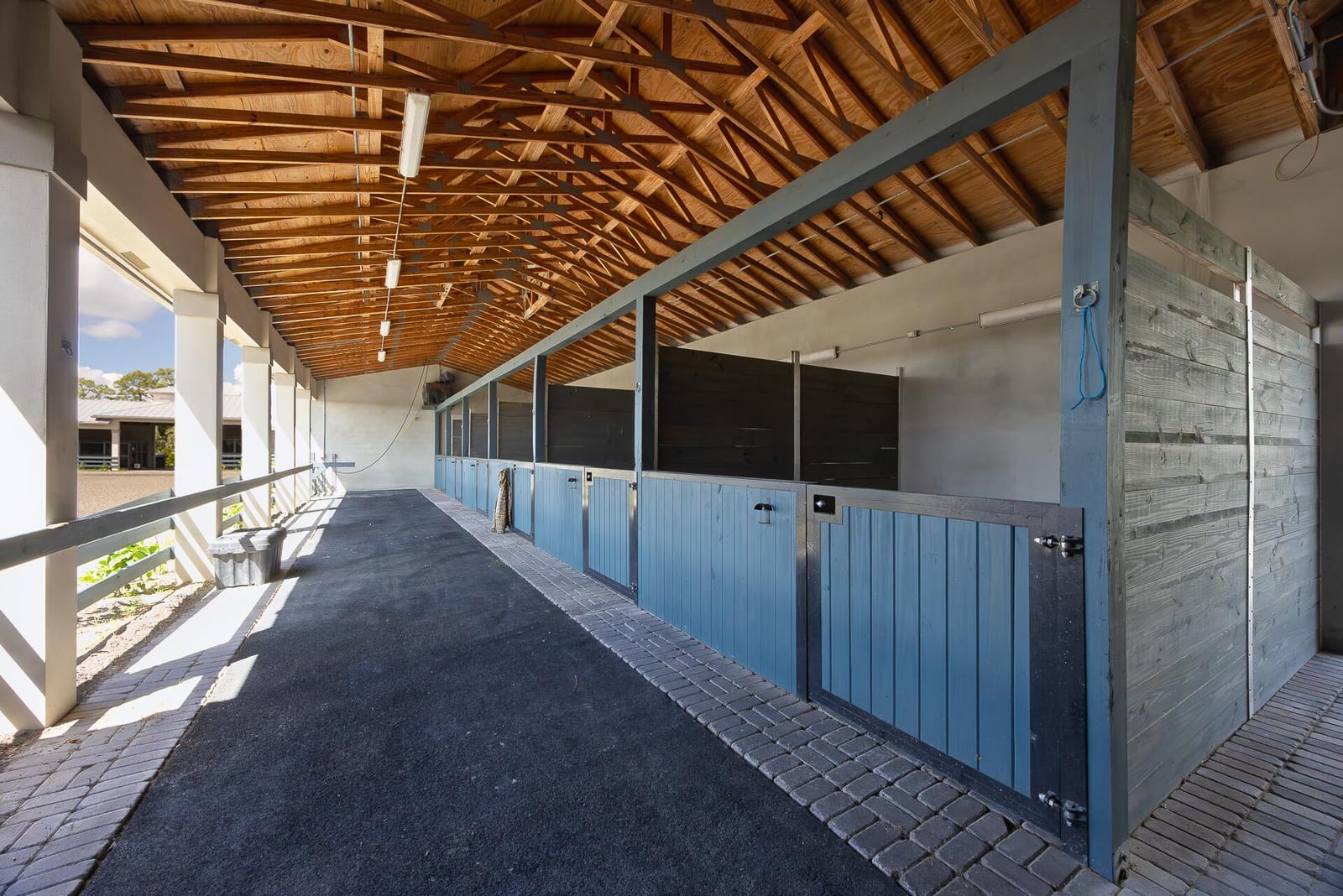 10601 Tamis Trail (stalls) — photo 12