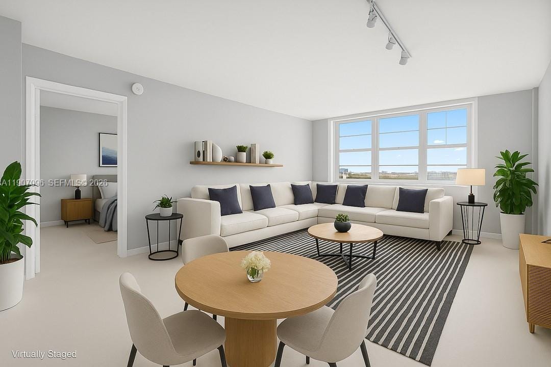 1020 Meridian Avenue 811, Miami Beach, FL 33139 photo 2