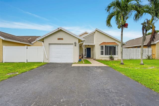 9941 NW 45th Street, Sunrise, FL 33351