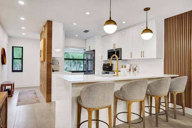 9293 Vista Del Lago 15f, sold in Pines Of Boca Lago Condo, Boca Raton, FL