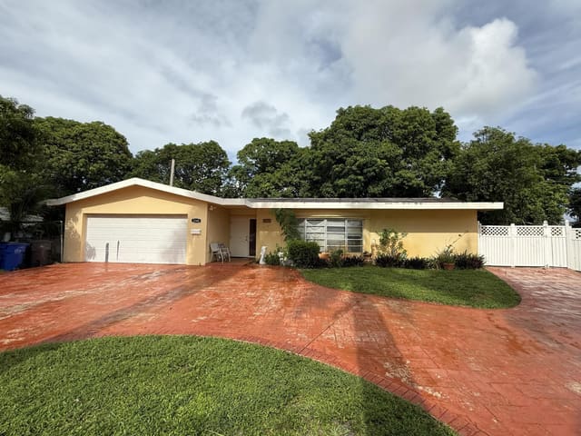 2360 NW 37th Terrace, sold in Lauderdale Lakes East Gate, Lauderdale Lakes, FL