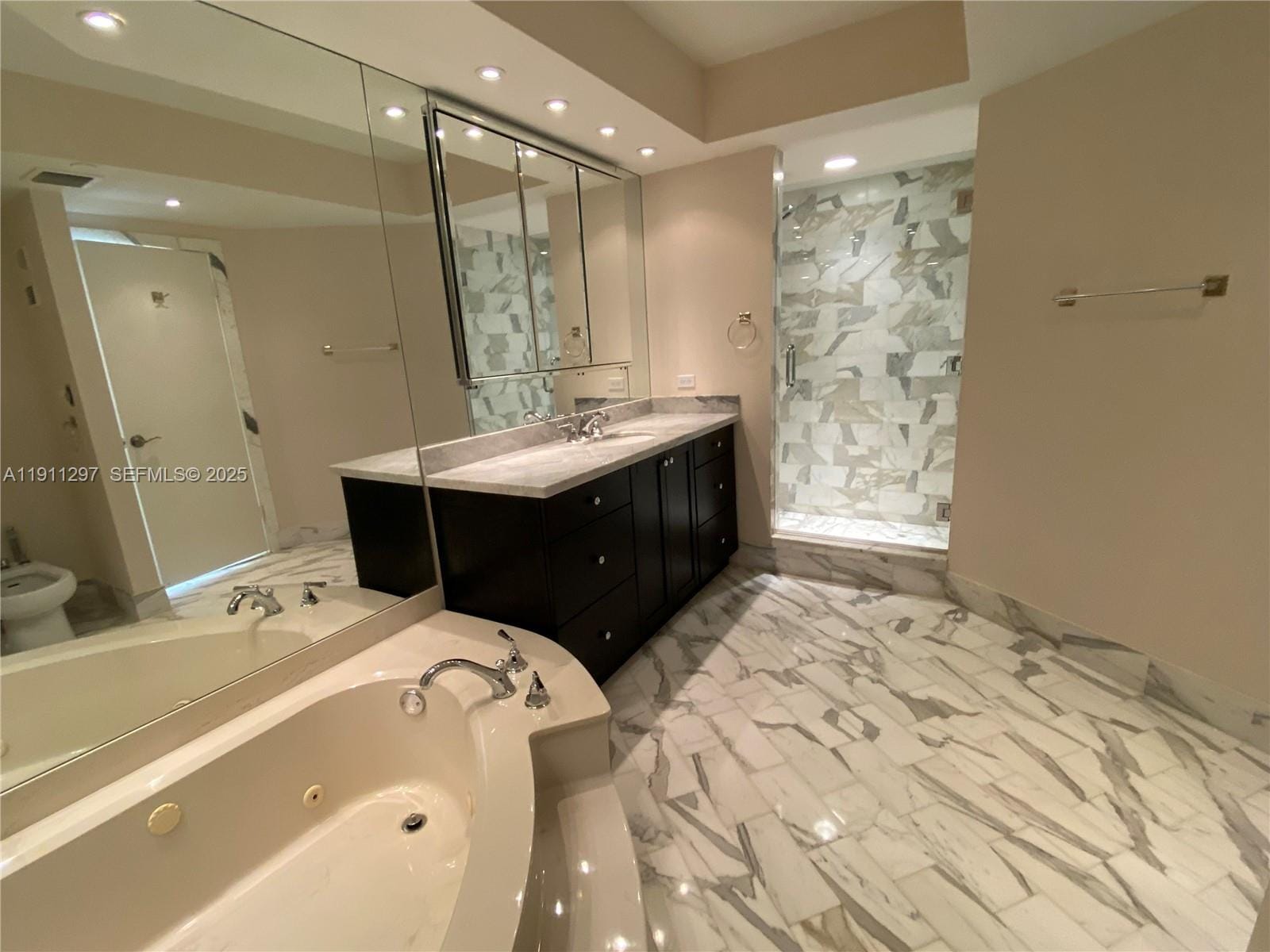 20281 E Country Club Drive 511, Aventura, FL 33180 photo 15