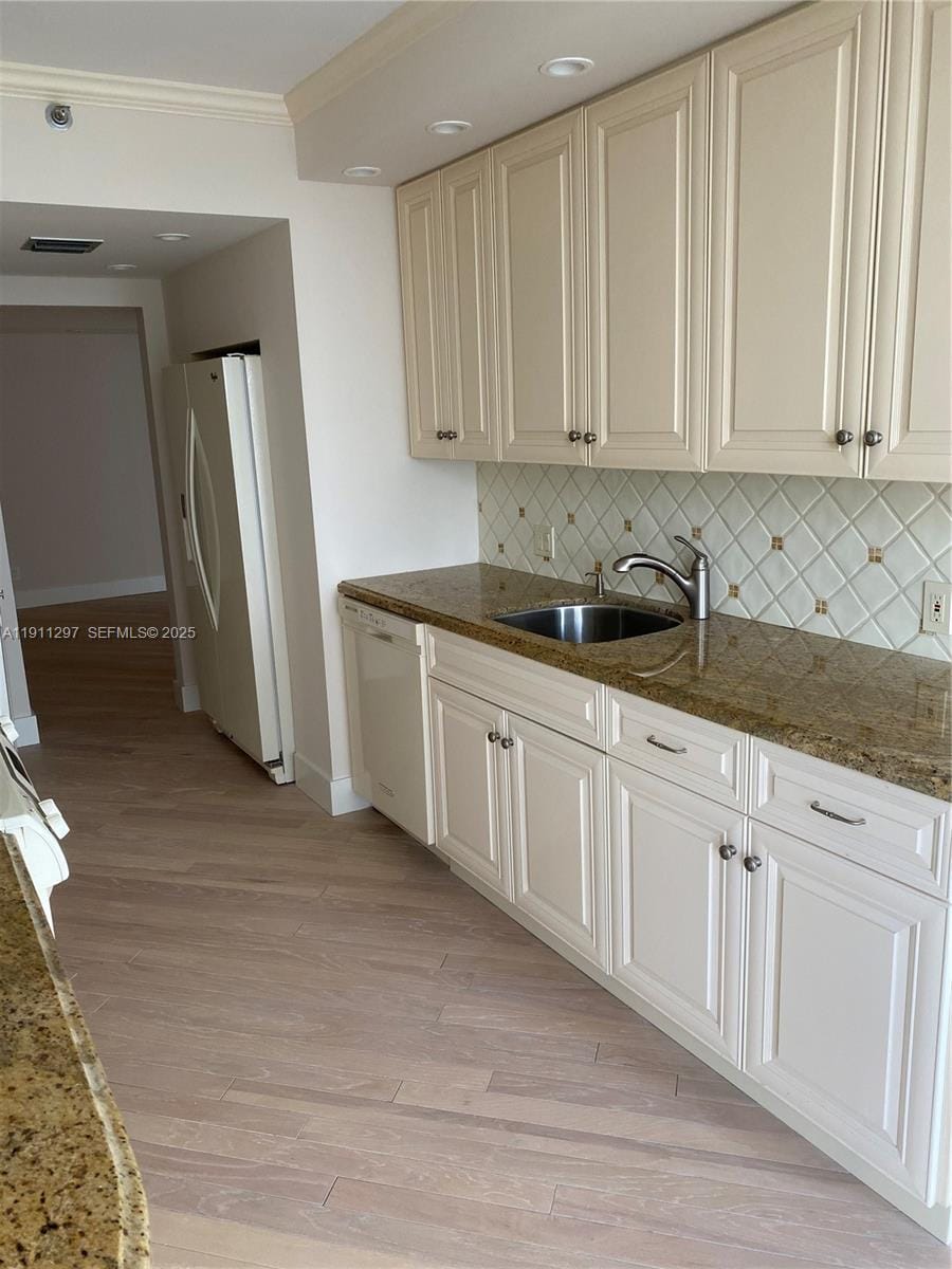 20281 E Country Club Drive 511 — photo 9