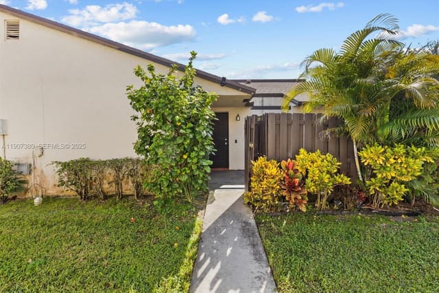3502 Waterview Circle, sold in Waterview Estates, Palm Springs, FL