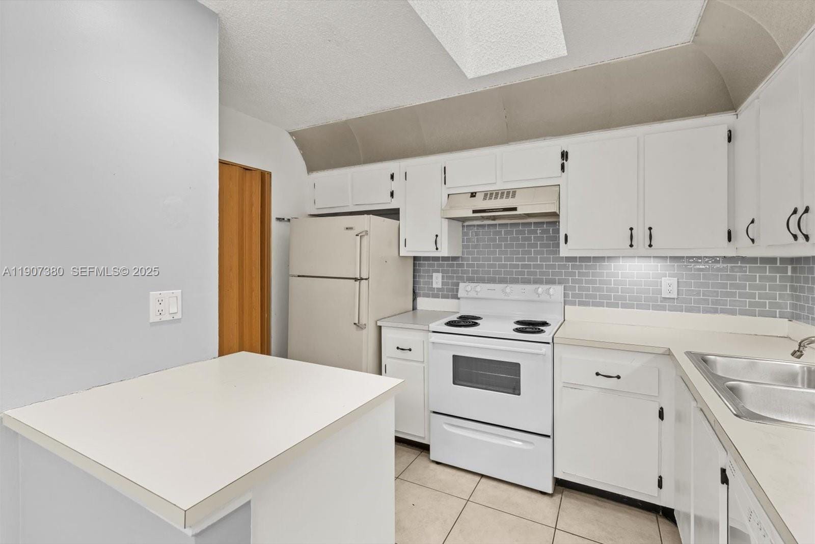 3502 Waterview Circle, Palm Springs, FL 33461 photo 14