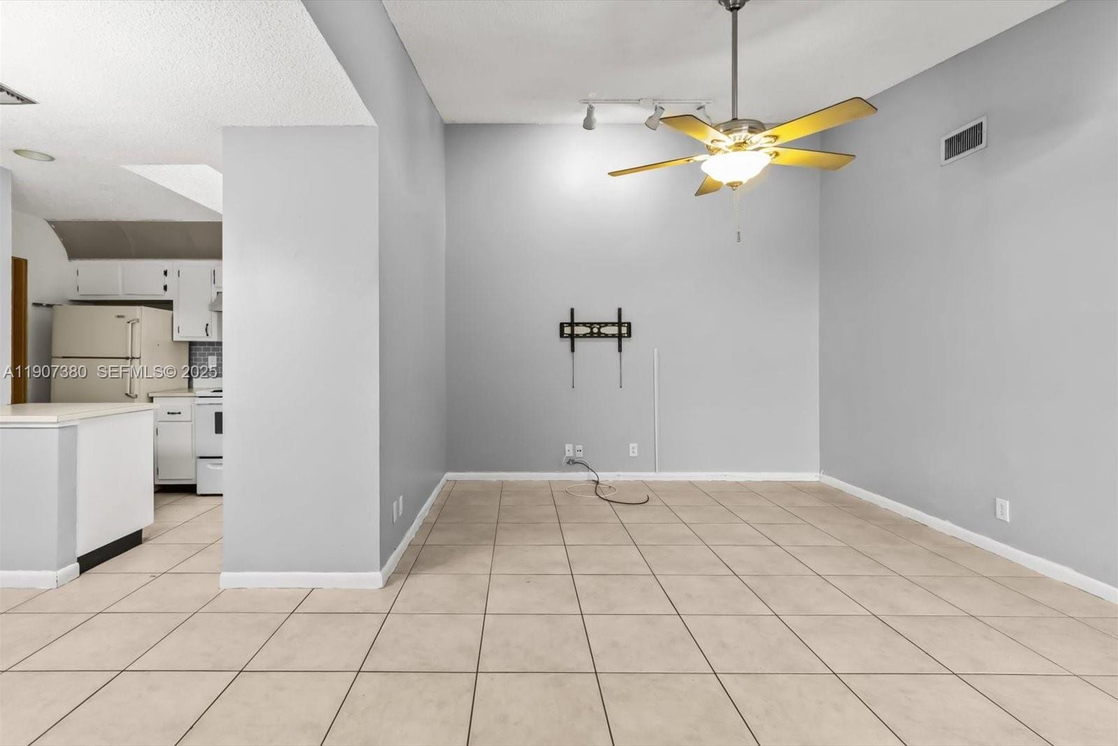 3502 Waterview Circle, Palm Springs, FL 33461 photo 6