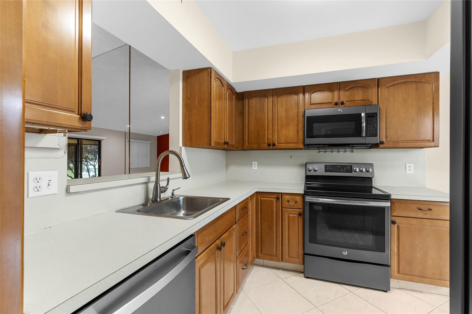 10971 Lake Front Place 10971 — photo 4
